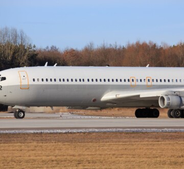 zrakoplov-avion-Boeing-7272