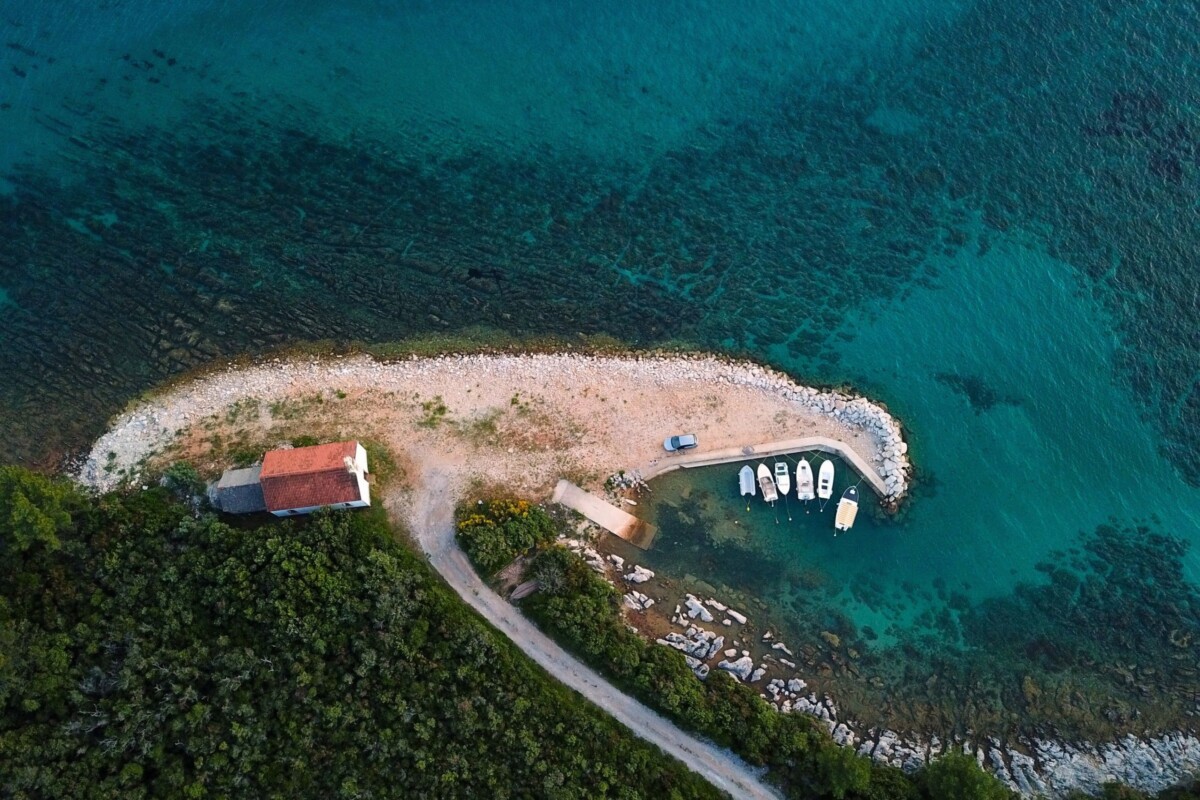 crkva svetog Kuzme i Damjana otok Ugljan