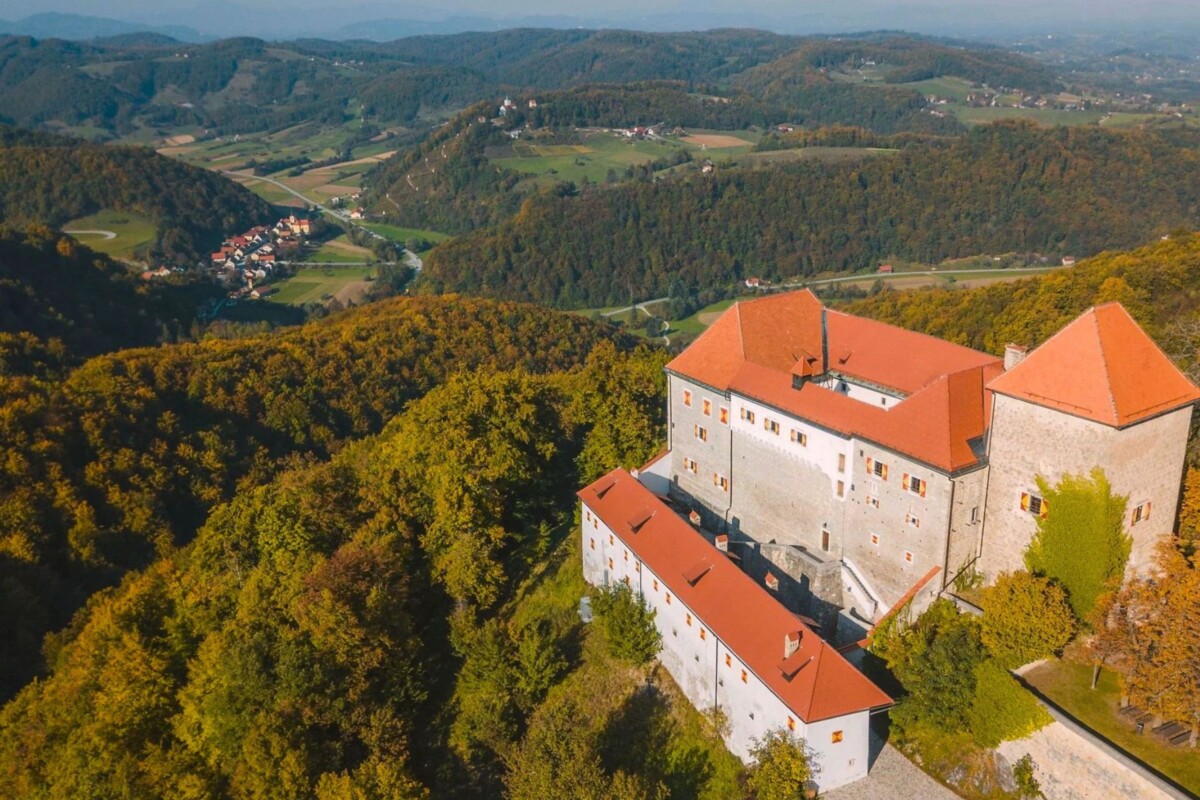 dvorac Podsreda Slovenija