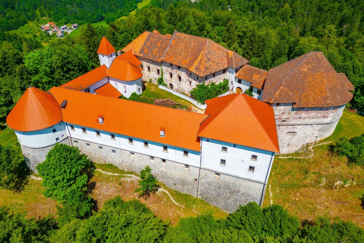 dvorac-turjak-slovenija2