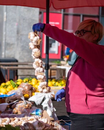 gastro-zagreb-plac-dolac-cesnjak