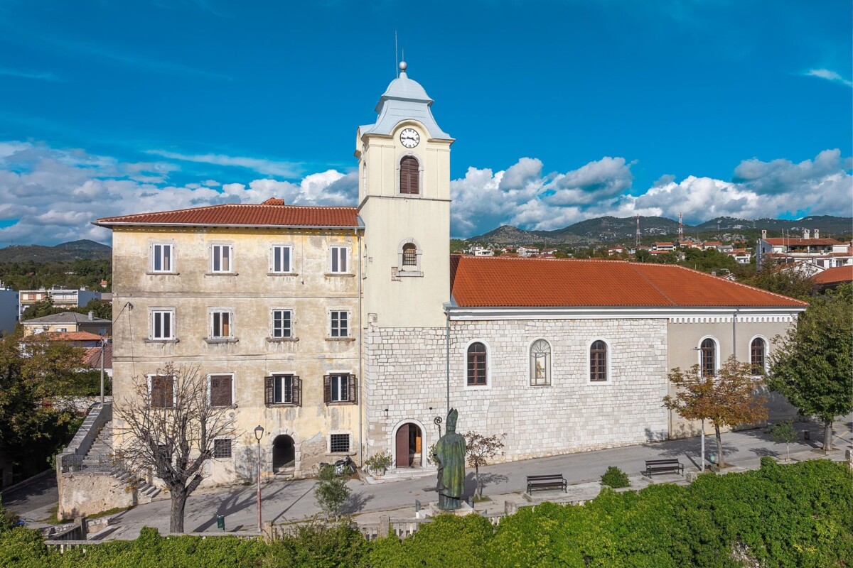 grad-kraljevica-crkva