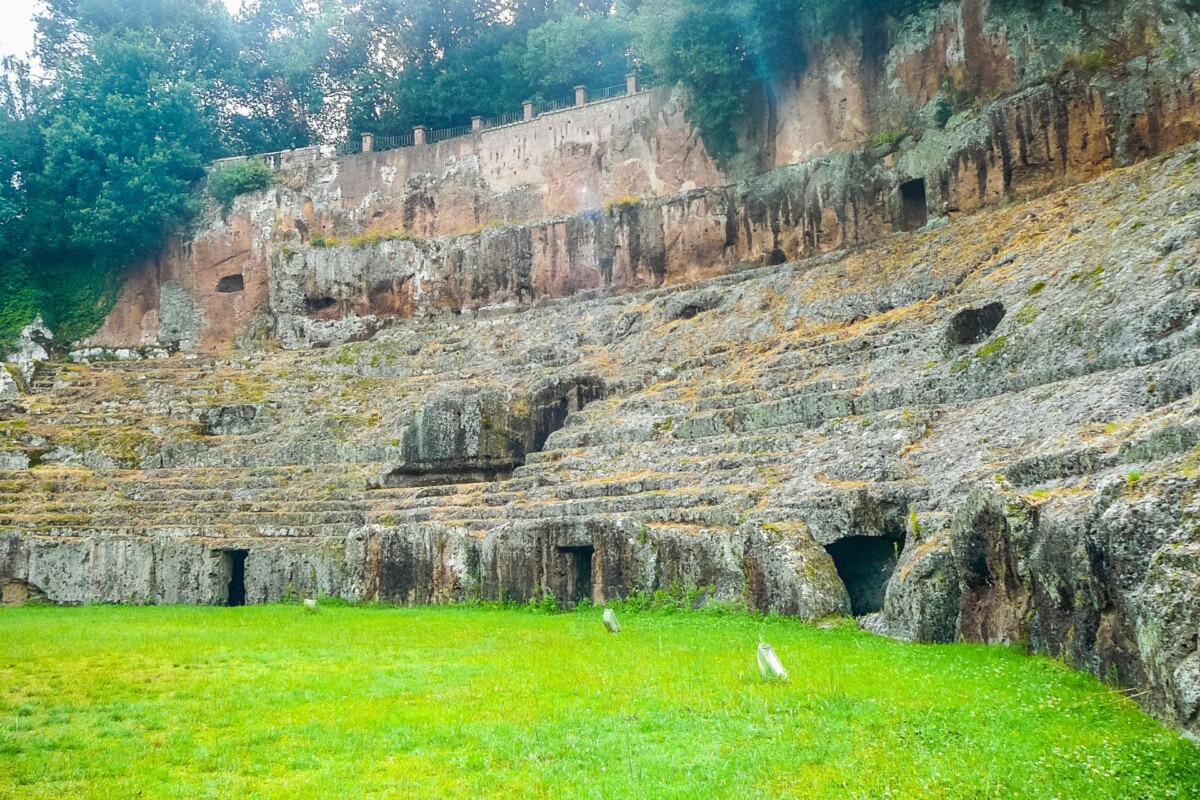 sutri-italija-2